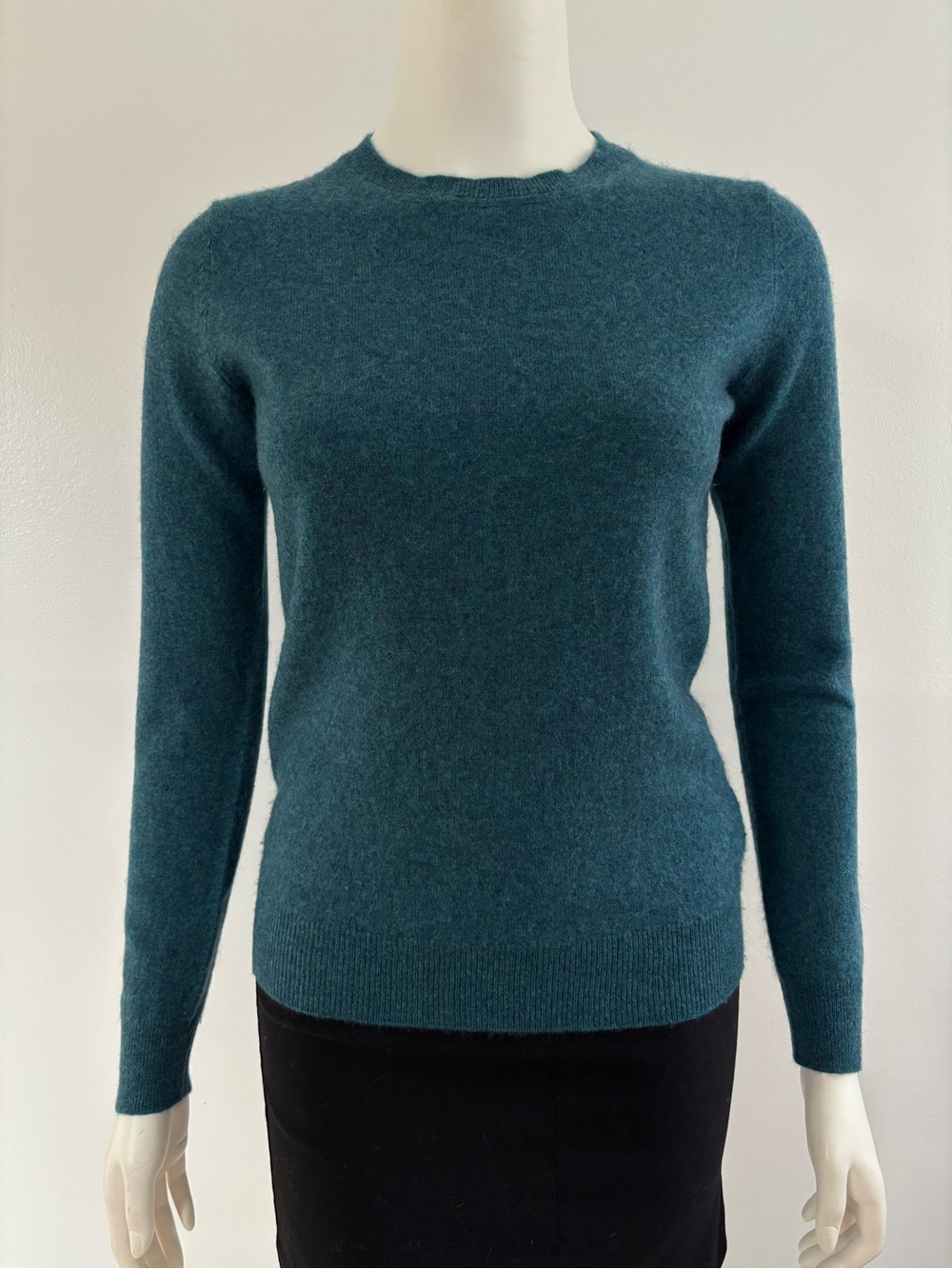 Tahari 100%Cashmere Teal Crewneck Sweater